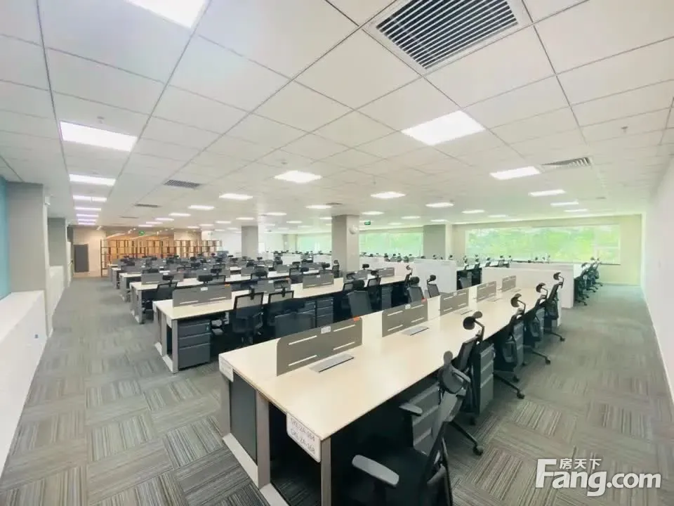 上地科技核心,精装带家具,停车充足,享受中关村政策,地铁站旁