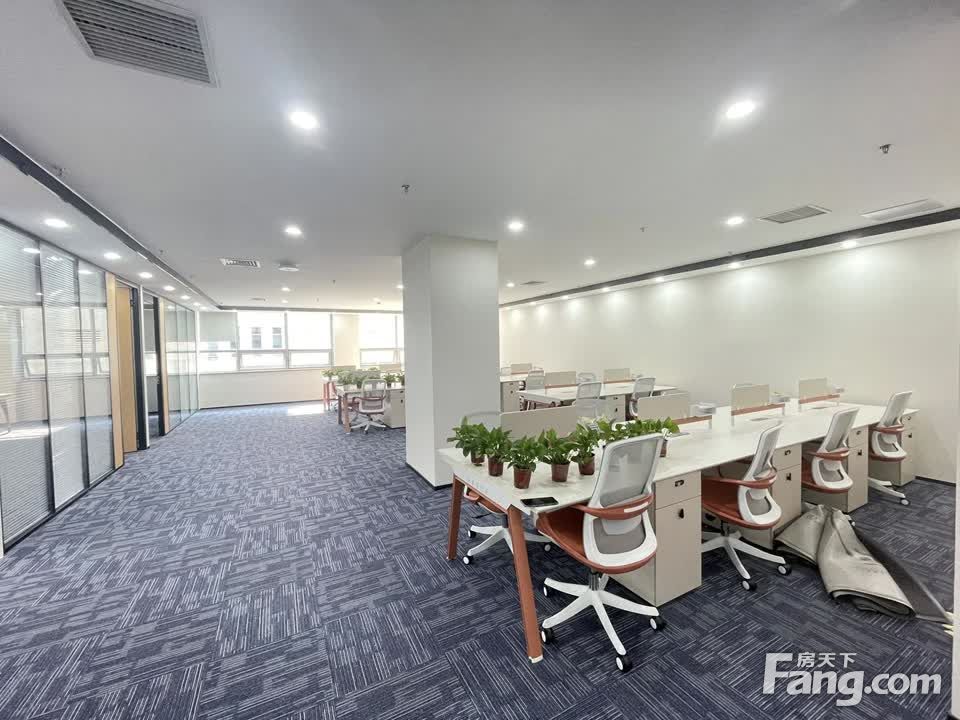 西二旗地铁口|380平精装修东南向|带全套办公家具|拎包入住