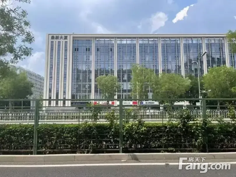广渠门内地铁上盖 精装修带家具 全新装修 入住