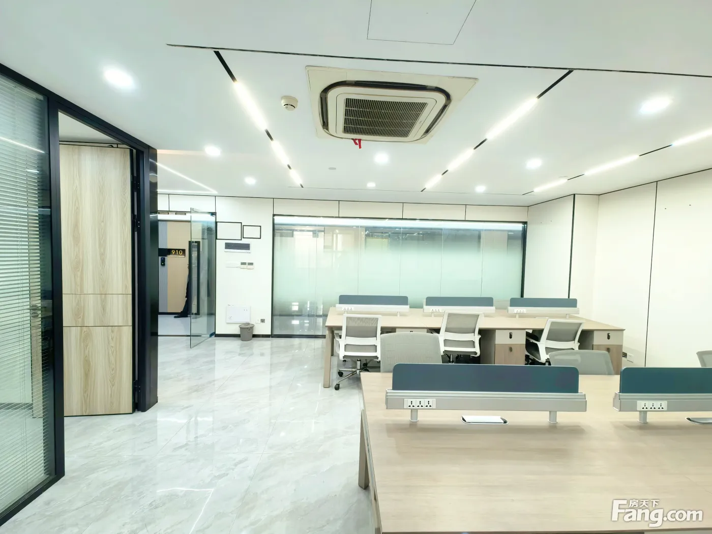 地铁口享陪跑补贴政策100方可注册 拎包入驻 房东直租