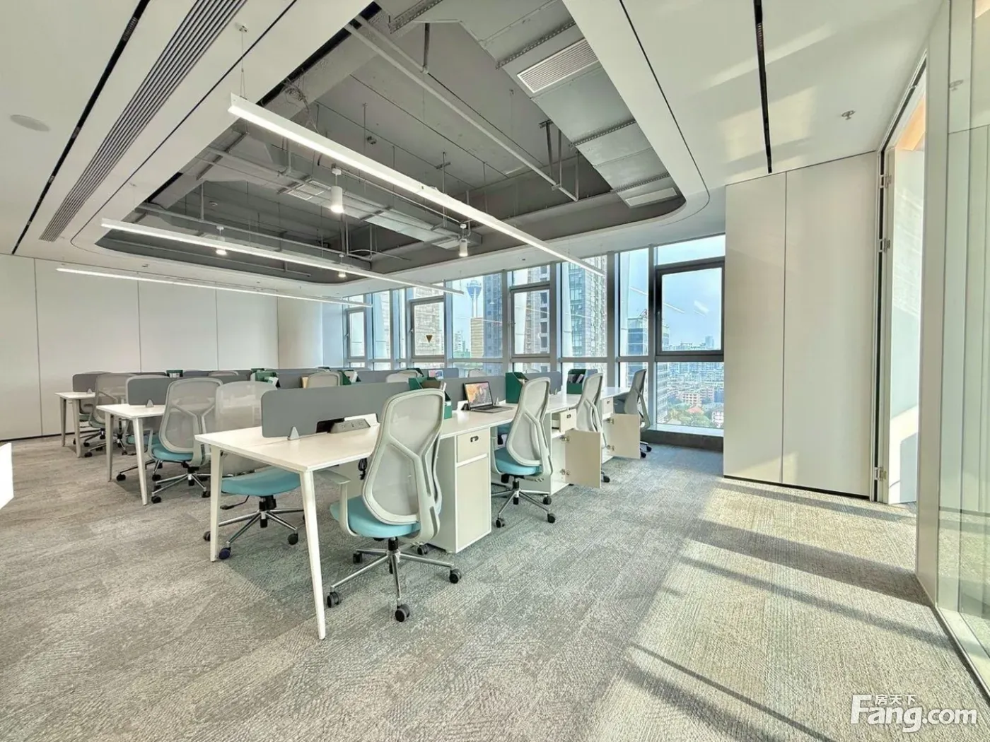 地铁上盖·双面采光丨5隔间30卡位·电梯口丨春熙路·无遮视野