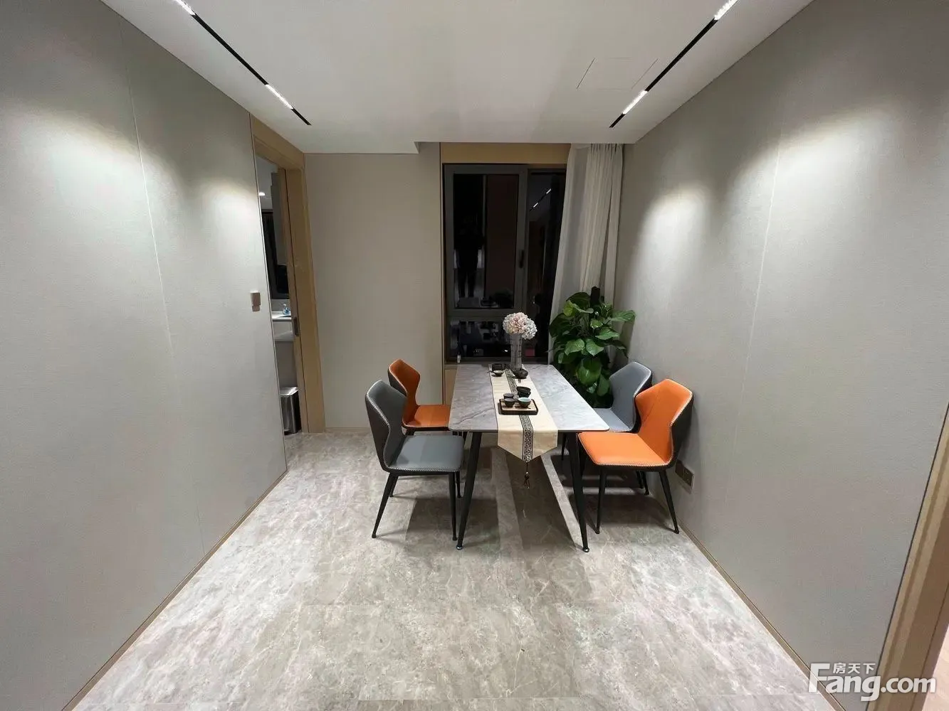急急急!小区中心位置,家具家电齐全,随时拎包入住!价格可谈!