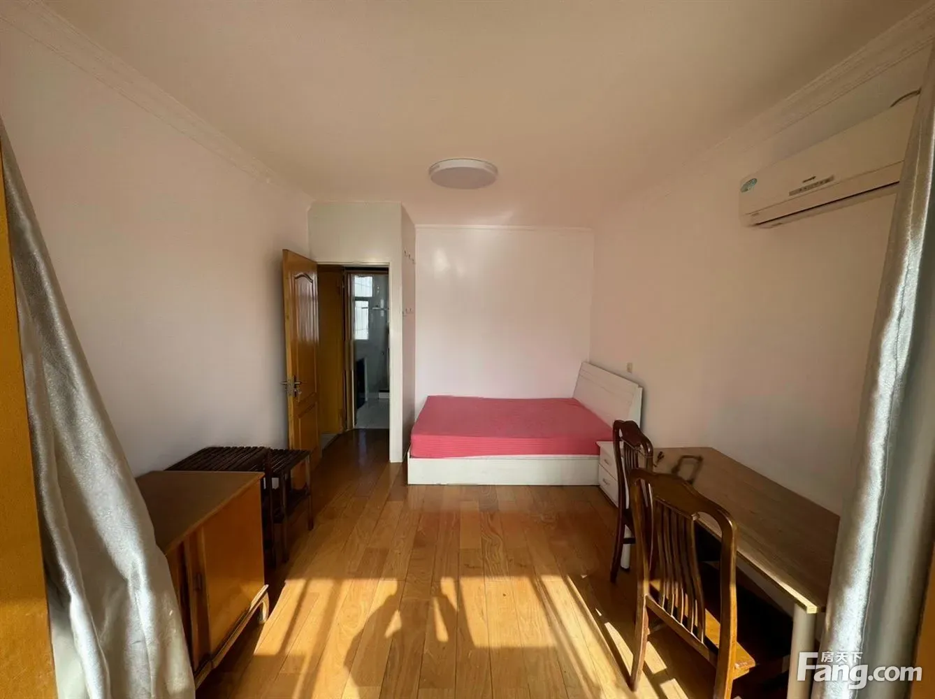 和乐苑地铁口的两房,看房方便,诚意出租,房子采光好