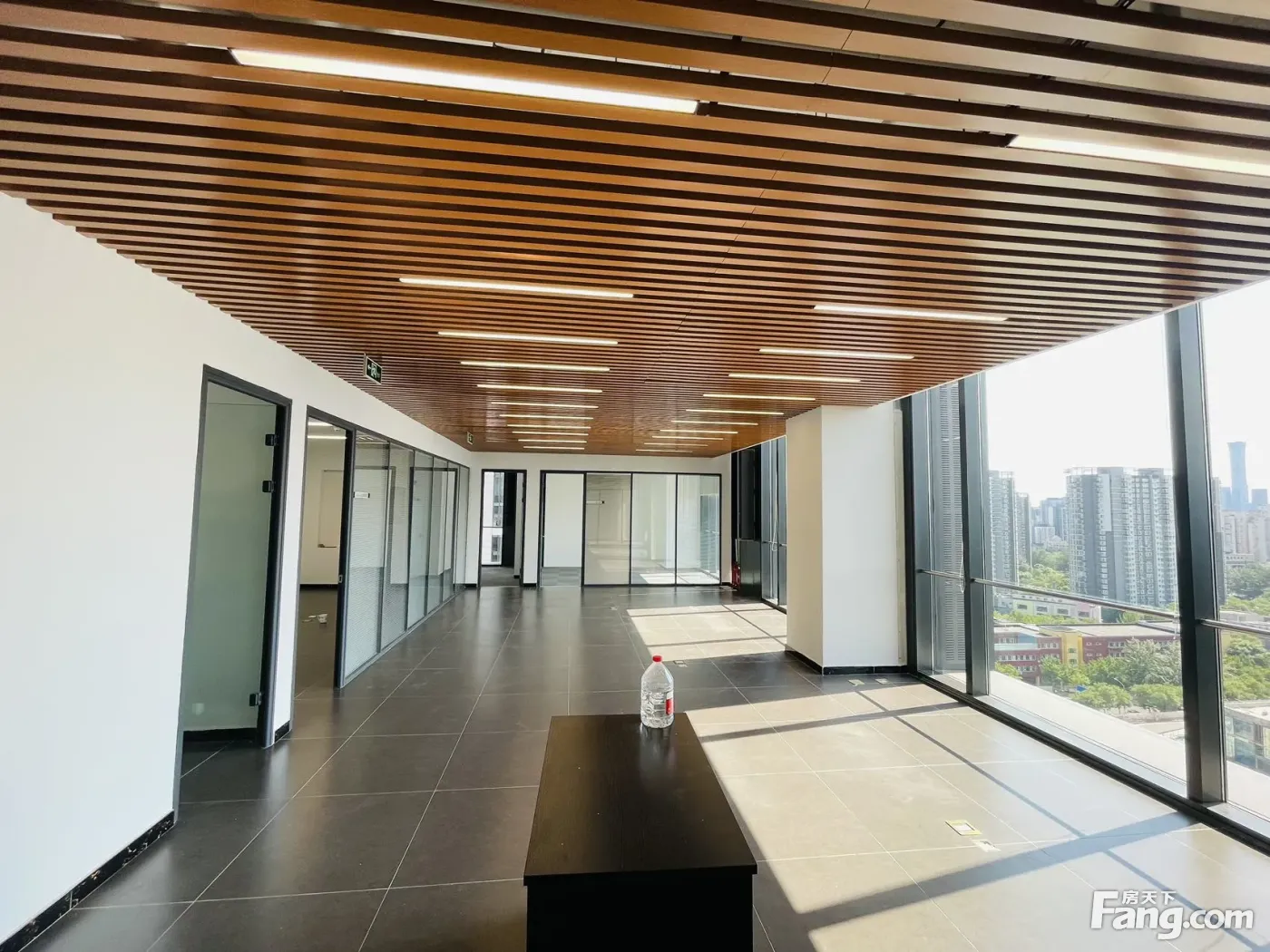 新出丨青年路商圈丨达美中心200平精装丨户型方正丨双面采光