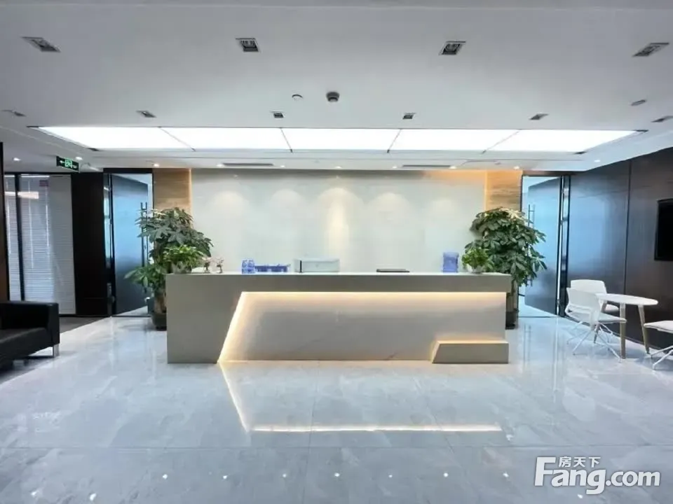 市政之上 新世界中心1000平 高层电梯口 豪华配家私