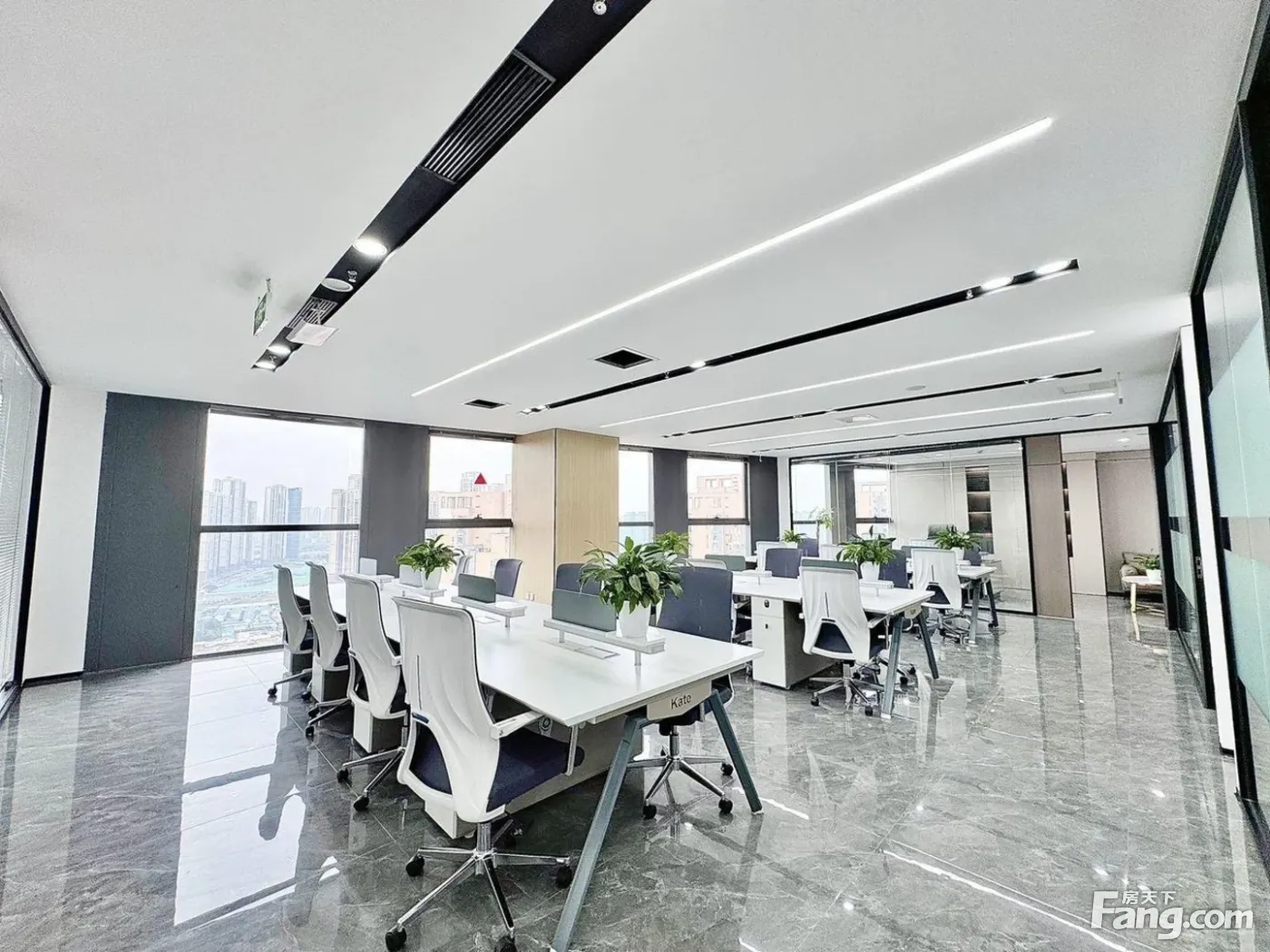 天府新区(广福地铁口,5隔间18工位,电梯口)无加班费送免租