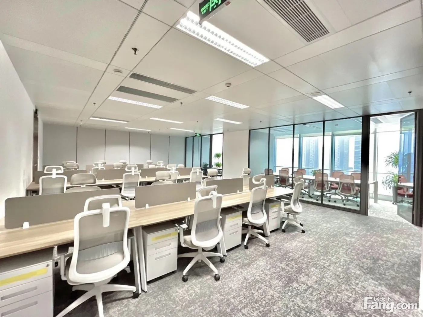 桐梓林商圈!轻奢质感装修·3隔间24工位丨金融律所·文创设计