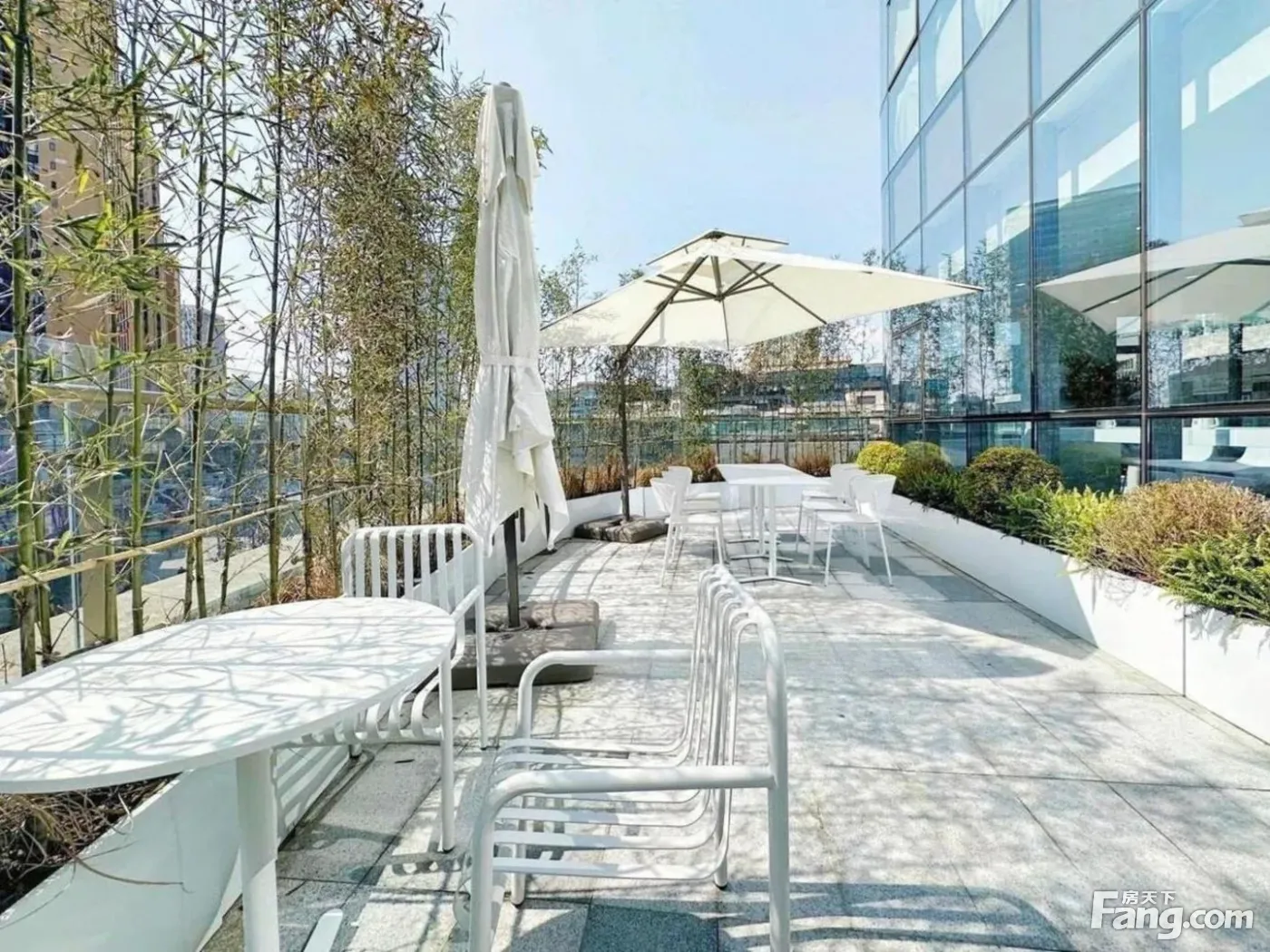 成都银泰城丨精装带家具4隔间110工位丨24内空调带露台