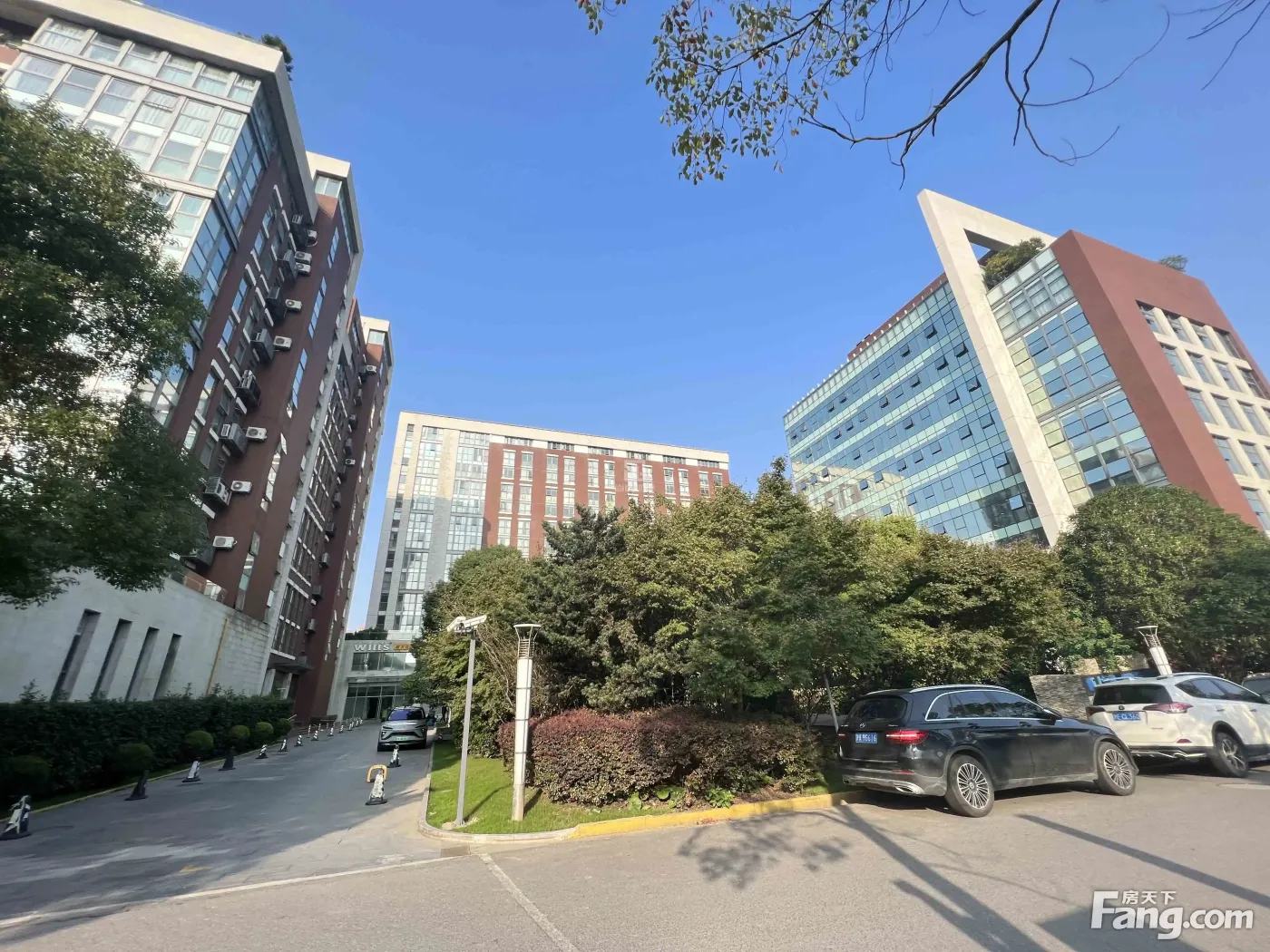 张江展讯中心 广兰路地铁站 95平米 有上下水 可注册