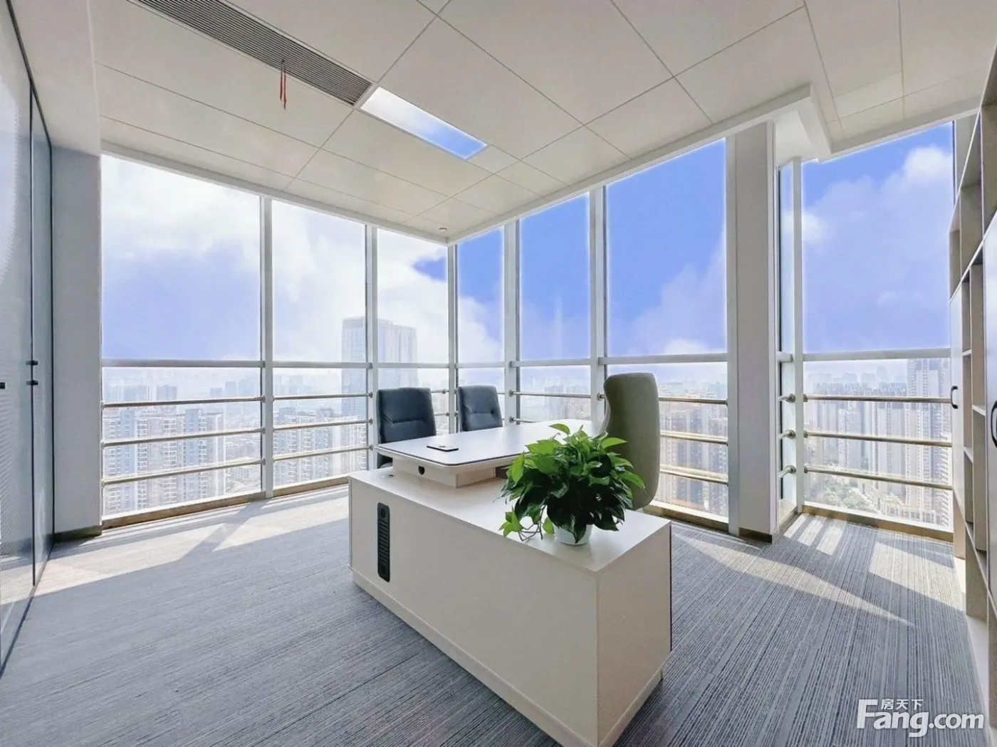 精装小户型 高区视野 双面采光(3隔间20工位)攀成钢商圈!