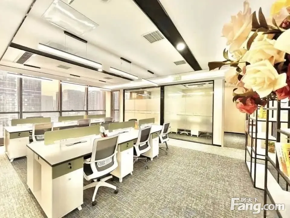 正对电梯口丨现代商务装修 5隔间18卡位丨东南朝向 视野开阔