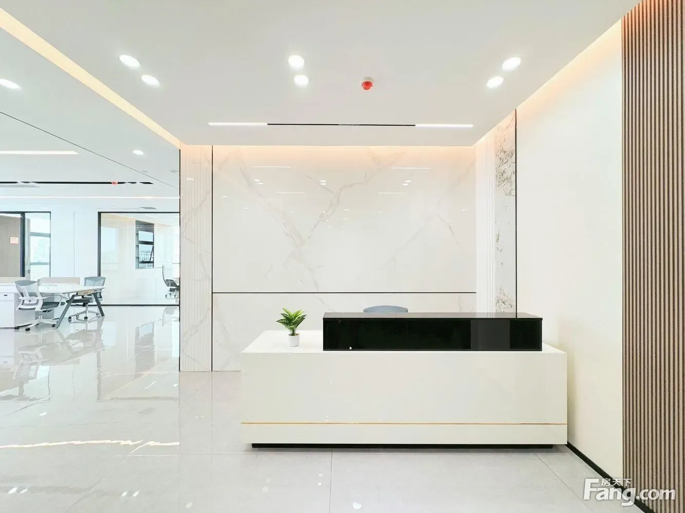 龙潭寺银龙国际丨押一付三 无加时费丨4隔间36工位丨配套食堂