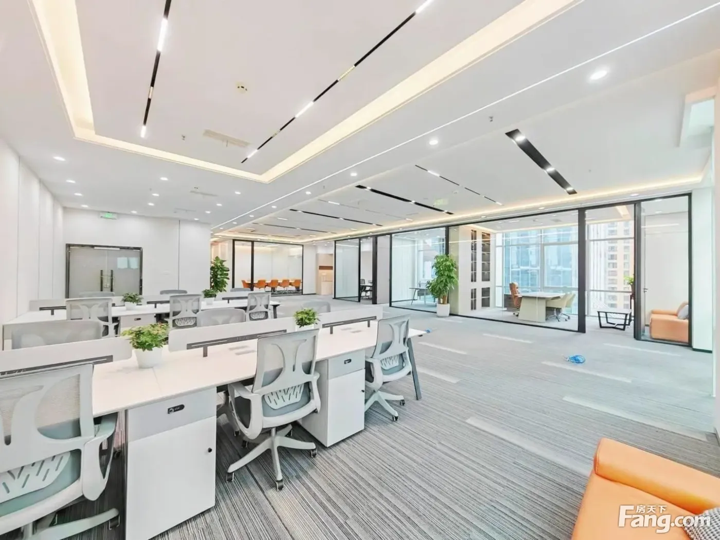 天府大道地标超甲·稀缺带露台房源!拎包入驻·7隔间!地铁上盖