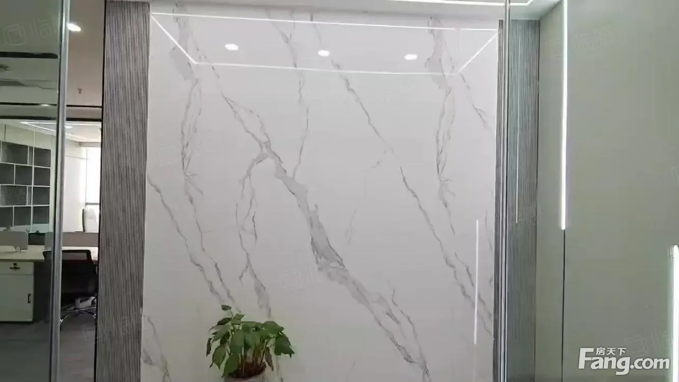 东站地铁口旁 24H空调 3隔间16工位 精装带家具 拎包