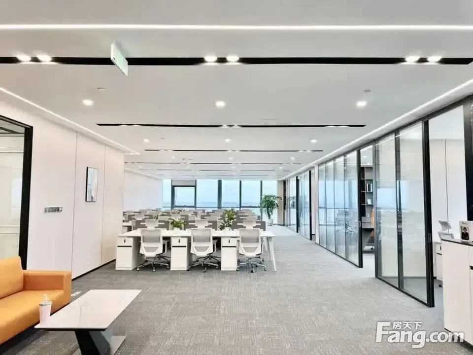 天际视野·盐市口地标丨接待办公优选丨6隔间50卡位·正电梯口