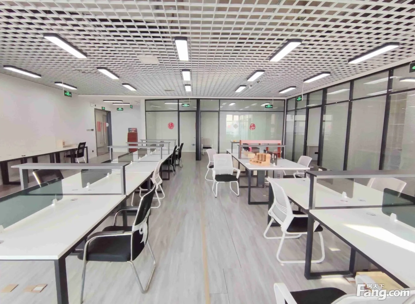 兴创国际中心256平 户型方正 正对电梯口 有钥匙随时看房