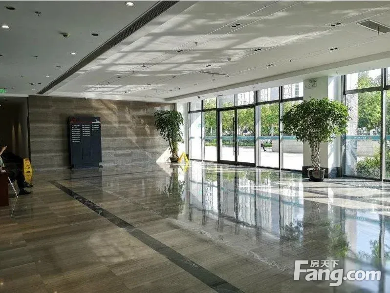 9号线金桥站 中新传媒大厦 两面采光 300平精装全配