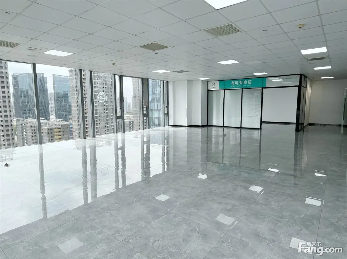 房东直租高新宝龙对面 电梯口229平 东南