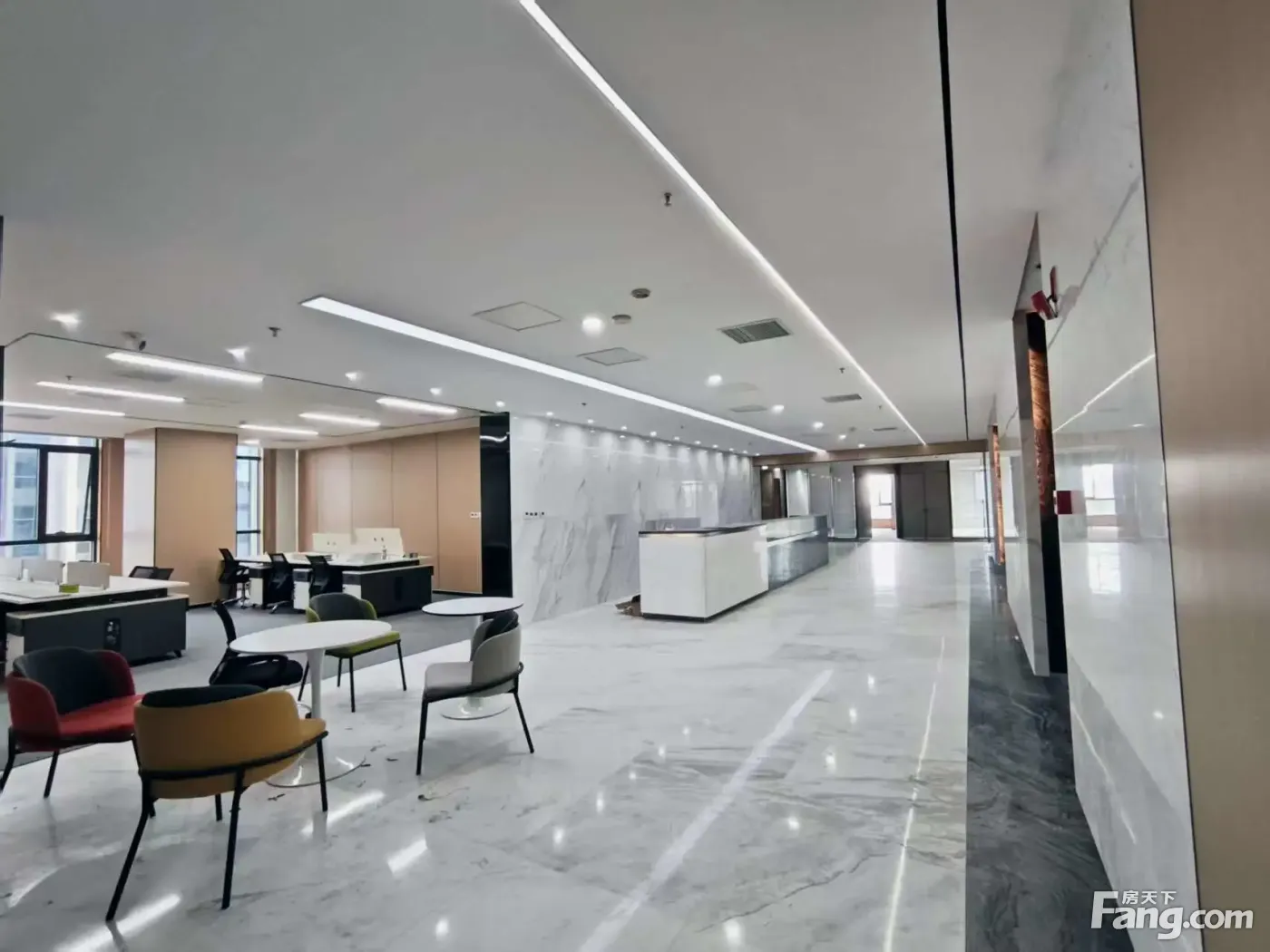 高新区高端写字楼、精装修配全套家具、7隔间120工位、地铁口