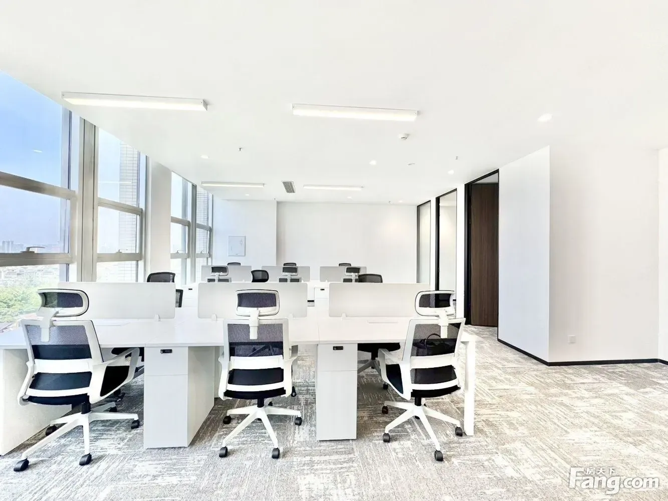 二环内双楠!大业主直租丨正对电梯口丨7隔间16工位丨龙爪堰站