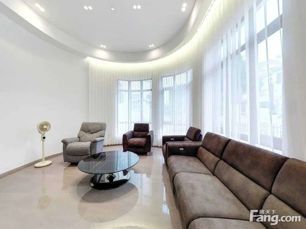 新出|曦城小镇别墅|8室2厅|全新豪装|急租|赠送大|车位足