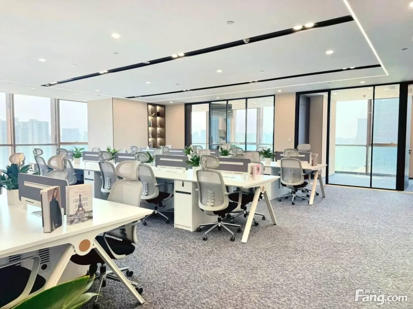 金融城新标杆!地铁口!超甲品质!5隔间40工位电梯口顶楼视野