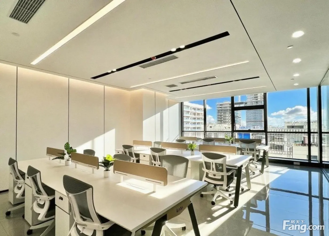 超甲品质!精装带家具丨正对电梯口3隔间18工位丨24H空调