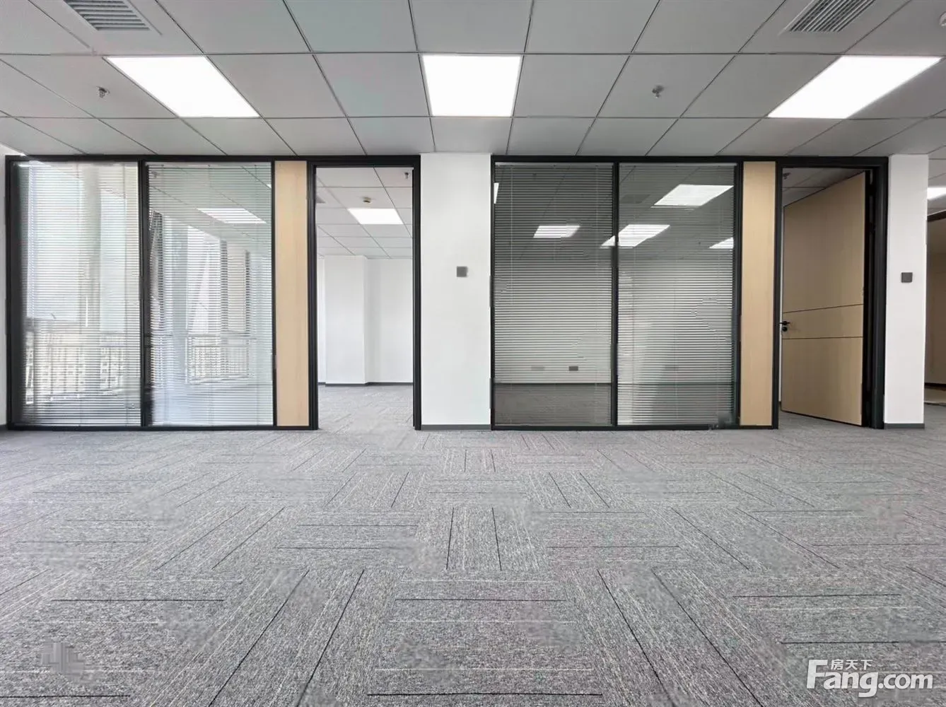 房东直租银亿都会国际121平精装两隔间独立空调