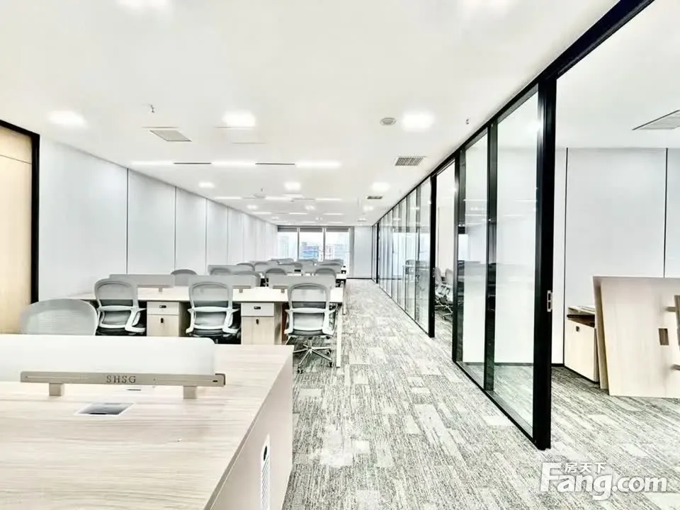 双面采光·可看锦江丨工区30卡位·紧邻华西医院丨平安财富中心