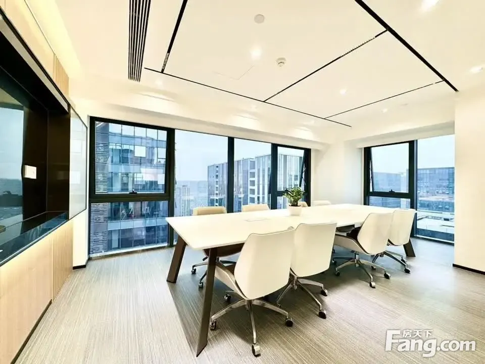 精致装修·200平办事处丨成都西站·4隔间30卡位丨无中介费