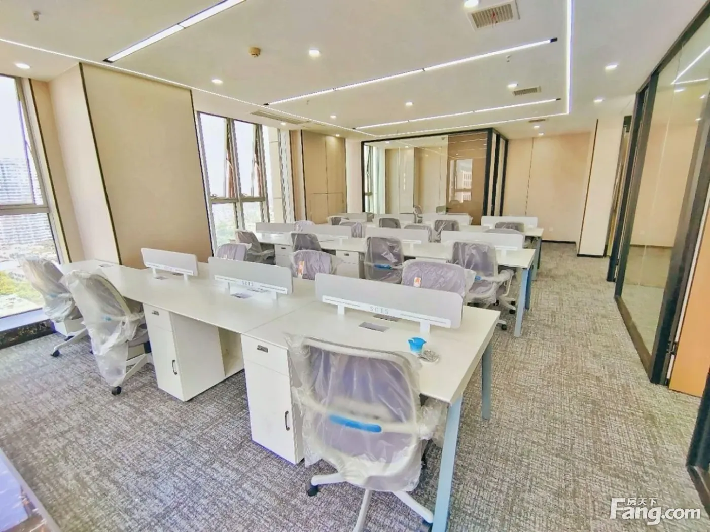 骡马市双地铁丨4隔间23卡位丨双面采光丨无加时费 拎包入住