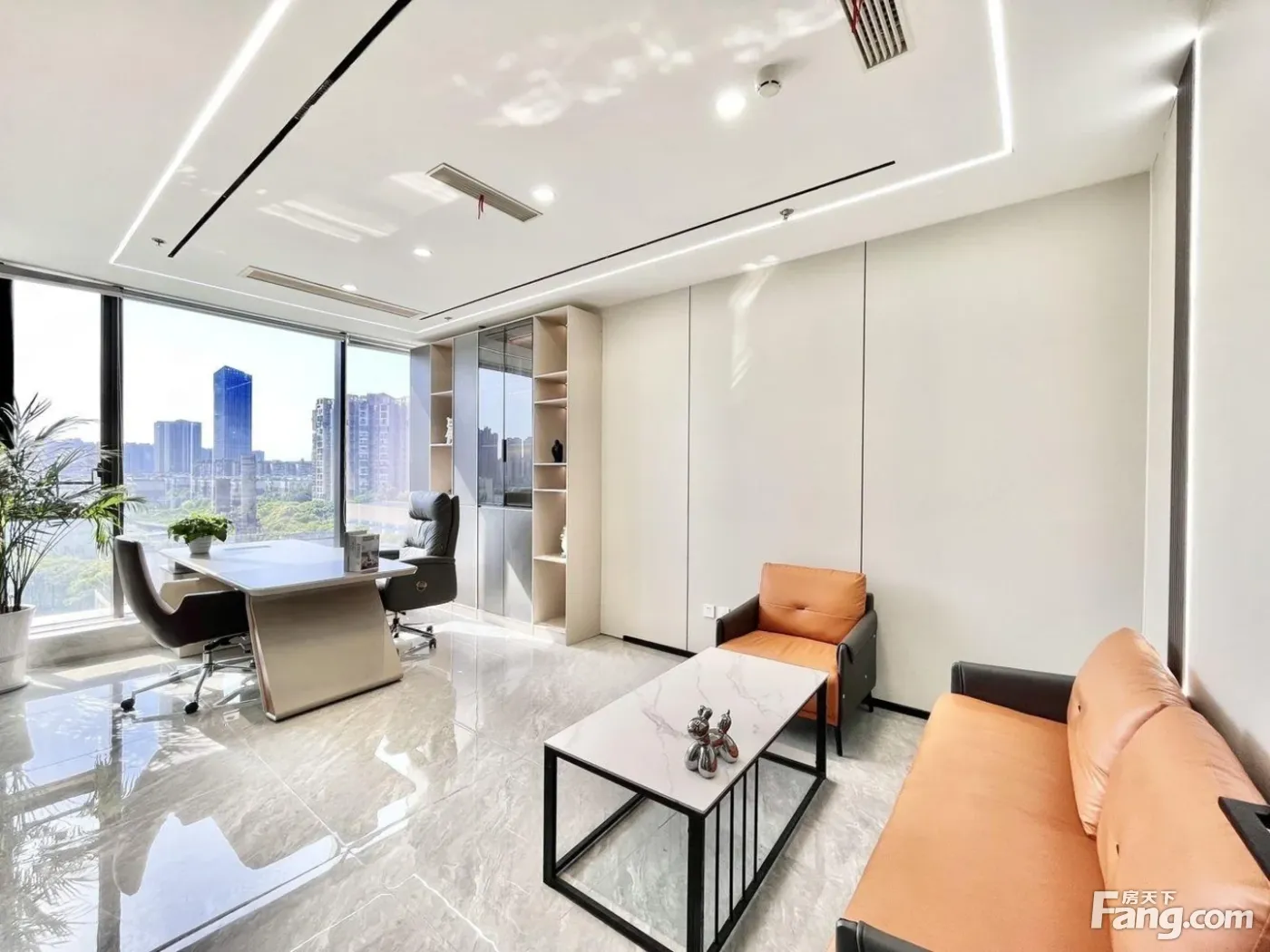 华侨城双地铁口!大气老板间!4隔间24工位丨户型方正采光通透