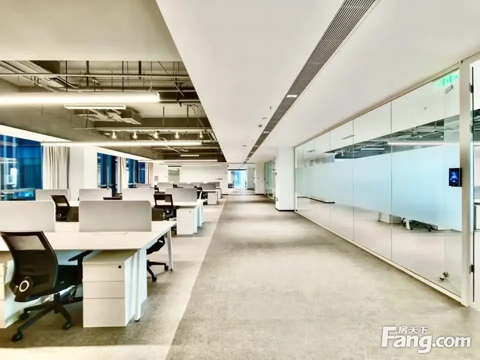天府四街丨整层科技现房·240卡位丨15隔间四面采光·金融城