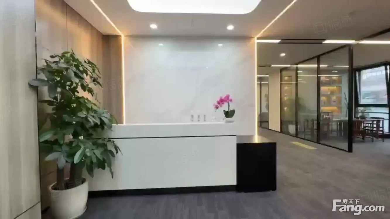 猛追湾世茂大厦 业主直租(75含税含物业)3隔间20工位拎包