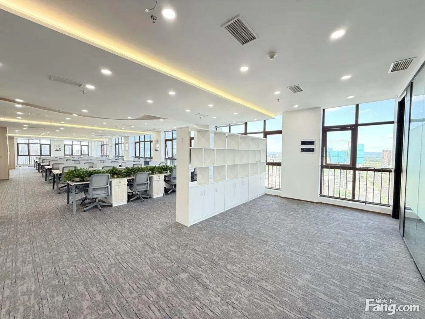 精装整层!互联网科技现房!9隔间150工位!24H空调低公摊