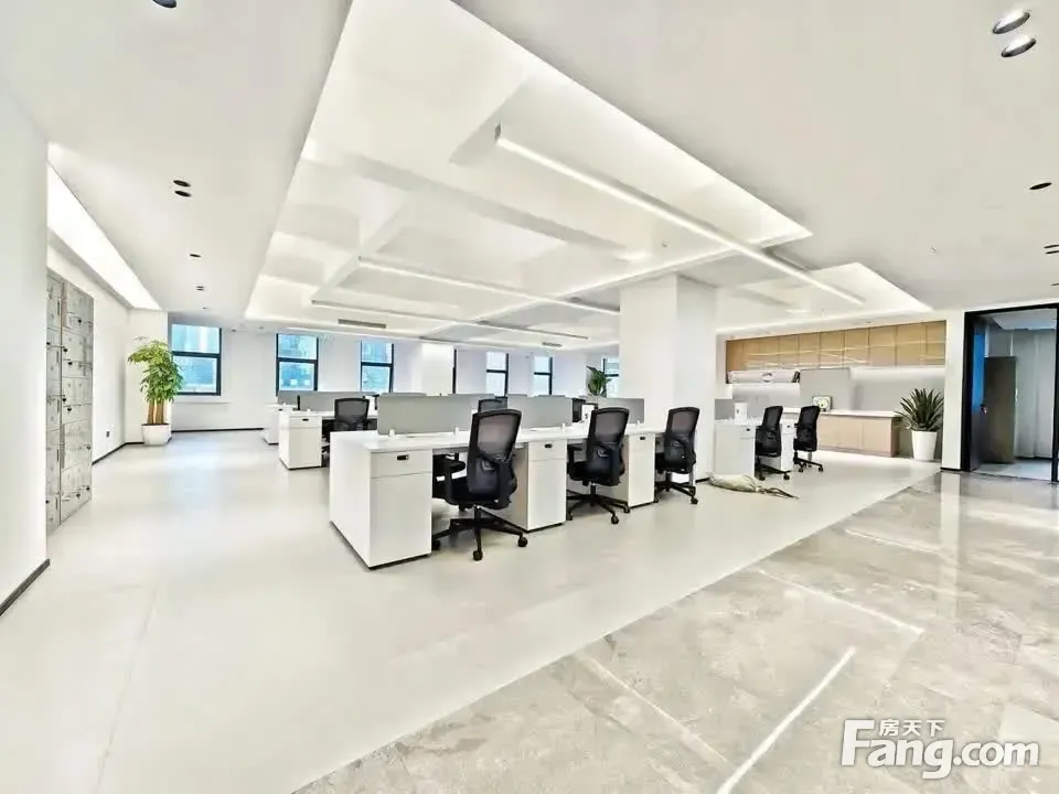 五街园区小整层丨130卡位双工区·装修新颖现代·空调24H!