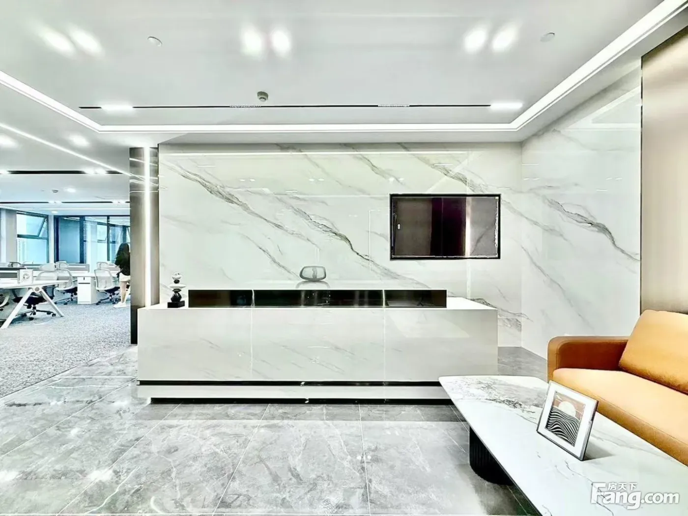 天府三街·性价比超高丨艺术装修·6隔间30卡位双面采光丨免佣