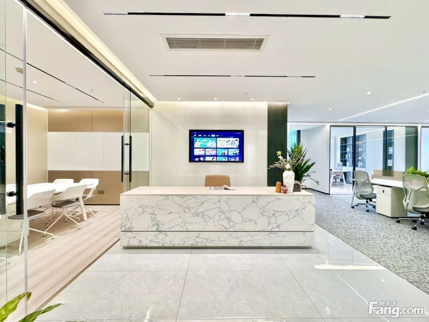 正电梯口·人民南路300平丨艺术装修6隔间30卡位丨拎包入驻