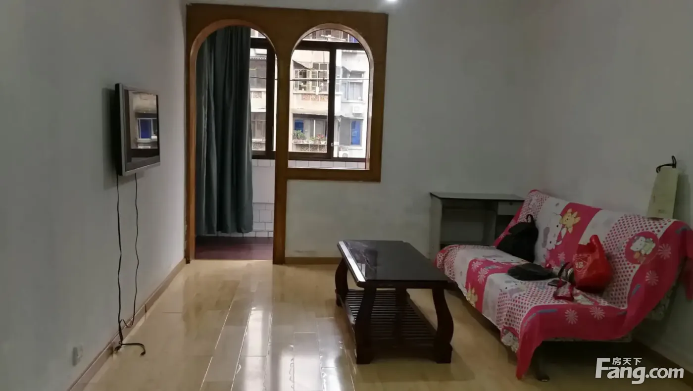 建设路培华东路 步梯套一 简装 全齐 空调 客厅带阳台