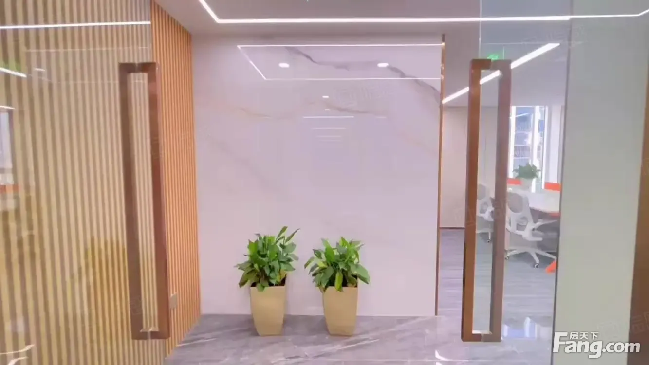 物业直租带家具 南向落地窗 鼎新大厦 首东国际