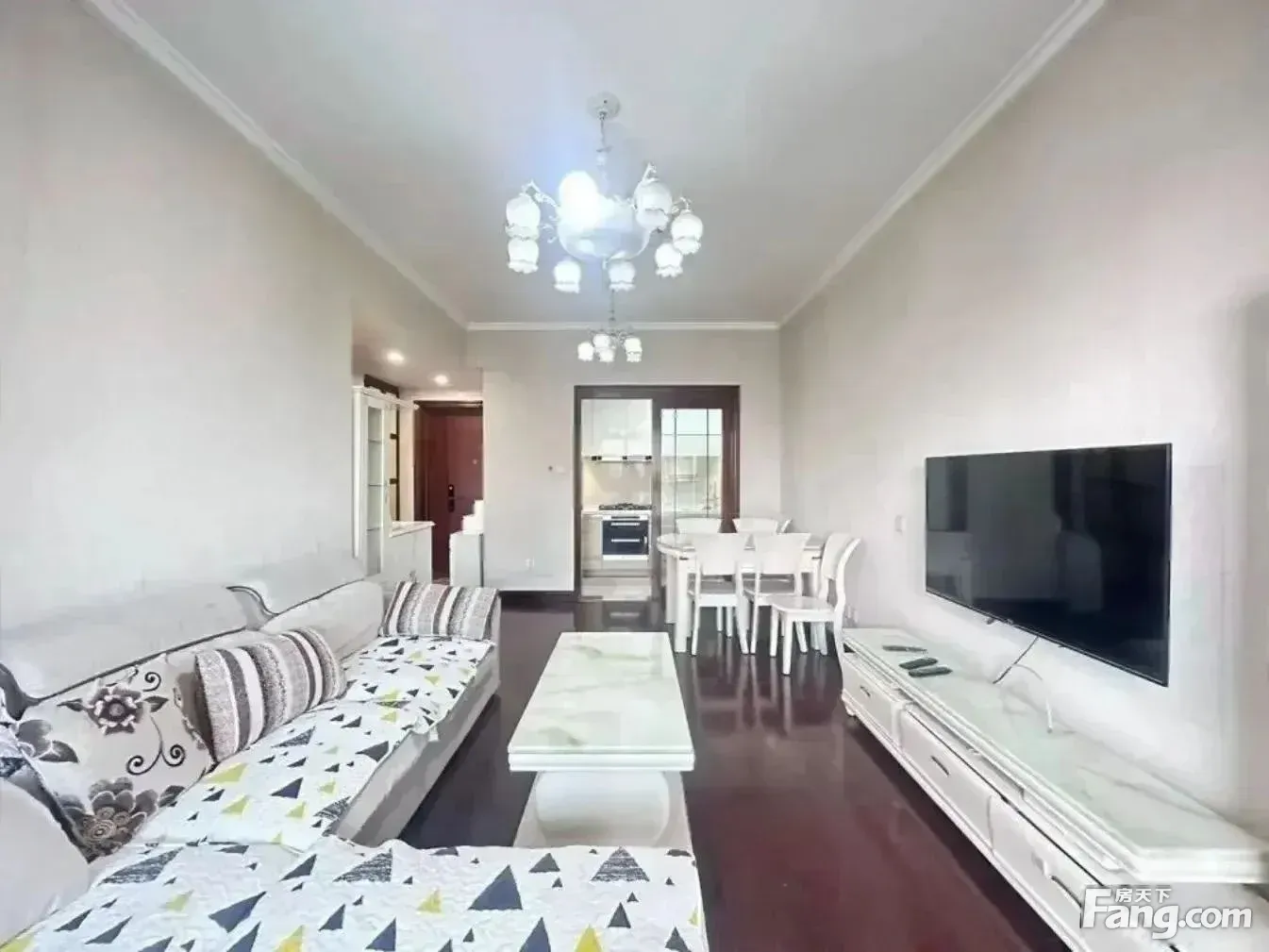 季景铭郡,精装两房出租,紧邻银翔湖,周边配套齐全,拎包可入住