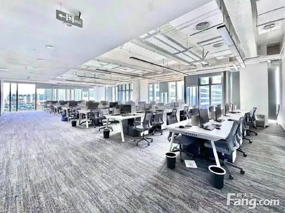 天府四街丨精装整层(14隔间200卡位)与华为为邻丨拎包入驻