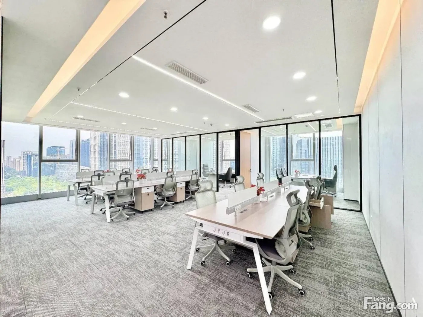 金融城·适合办事处选址丨双面采光4隔间·无遮挡视野丨银泰中心