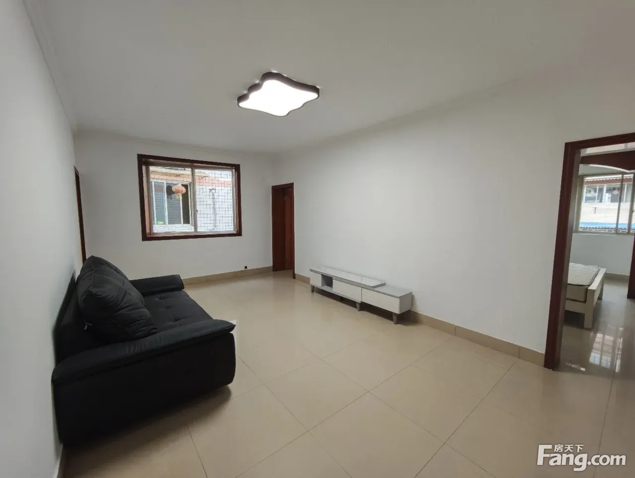 天伦花园 2室1卫2厅 76.3平中装修全齐 2空调