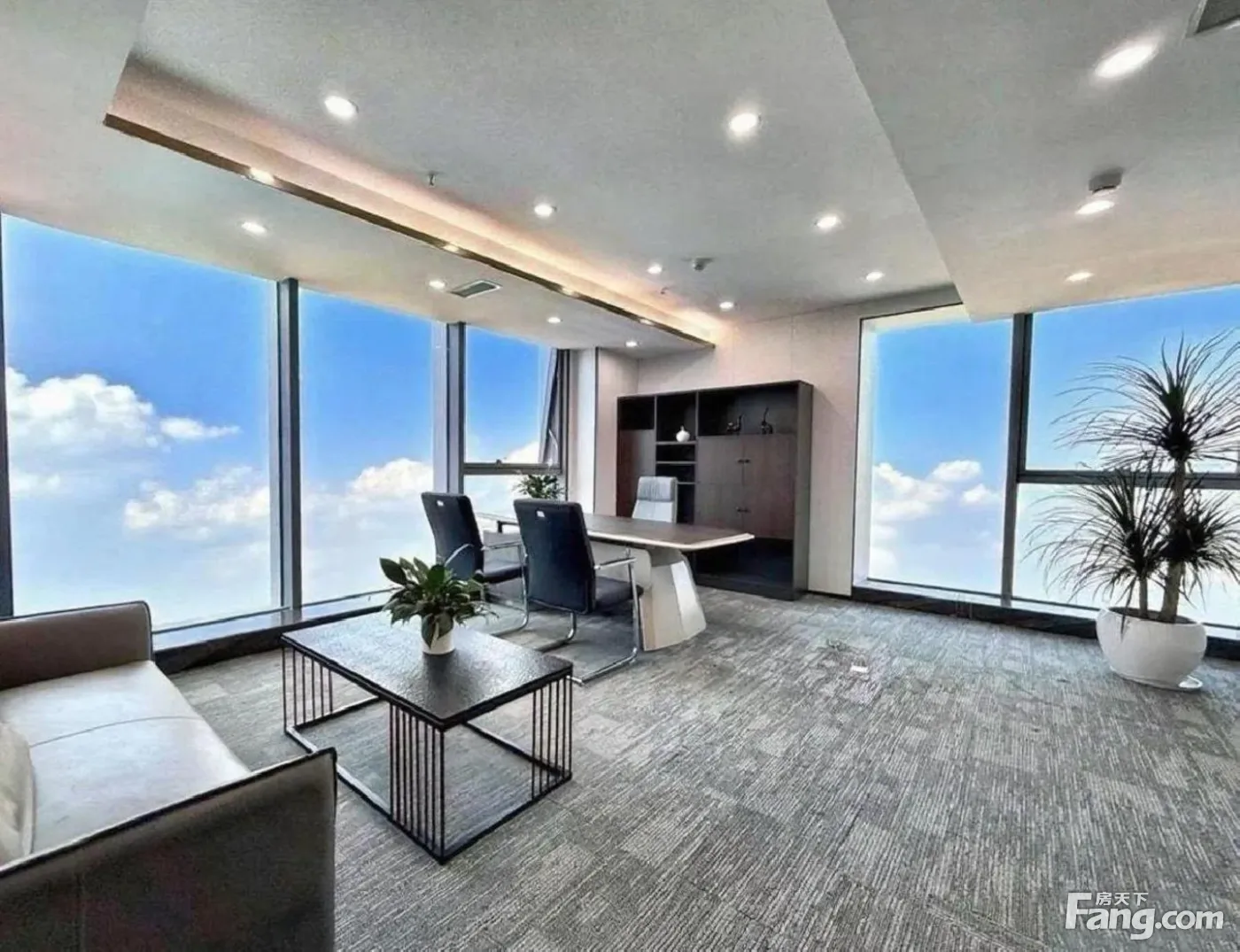 免中介费!双面采光5隔间16工位!超大隔间接待现房丨无加时费