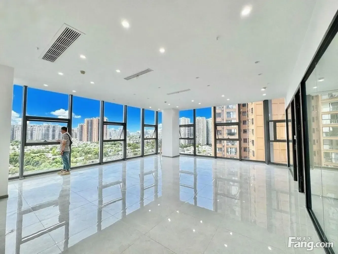 高新华阳 5,通上下水,150平公摊小,双面采光,家具配