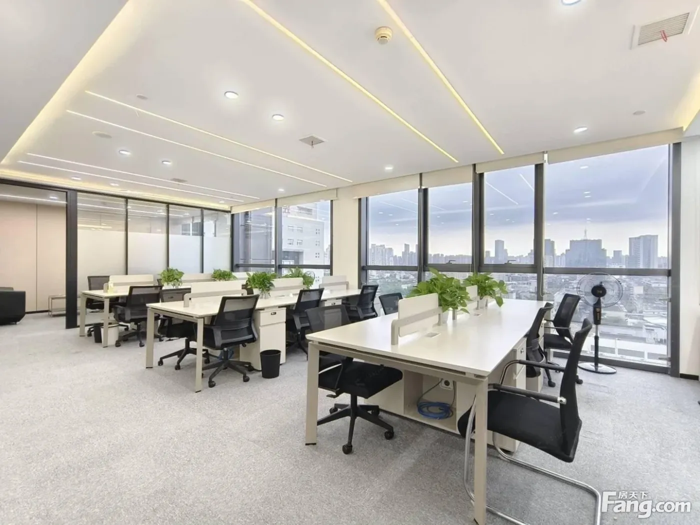 人民南路数码大厦 3隔间15工位!省体育馆双线地铁