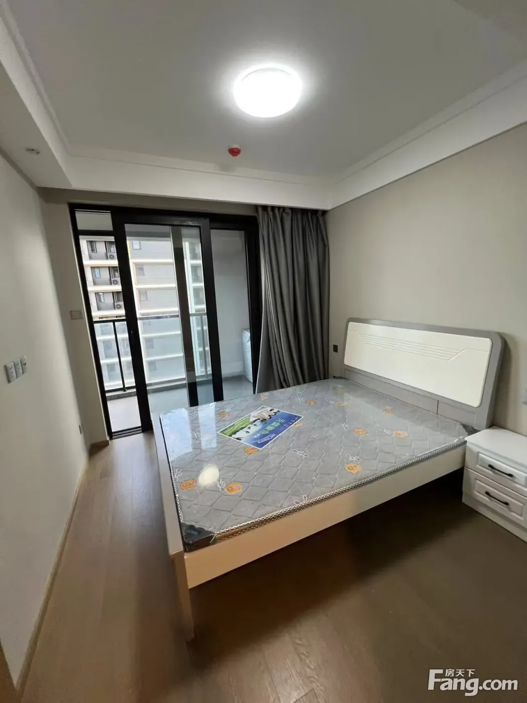 绿城江澜湾 3室1卫2厅 101平精装修 4400元/月