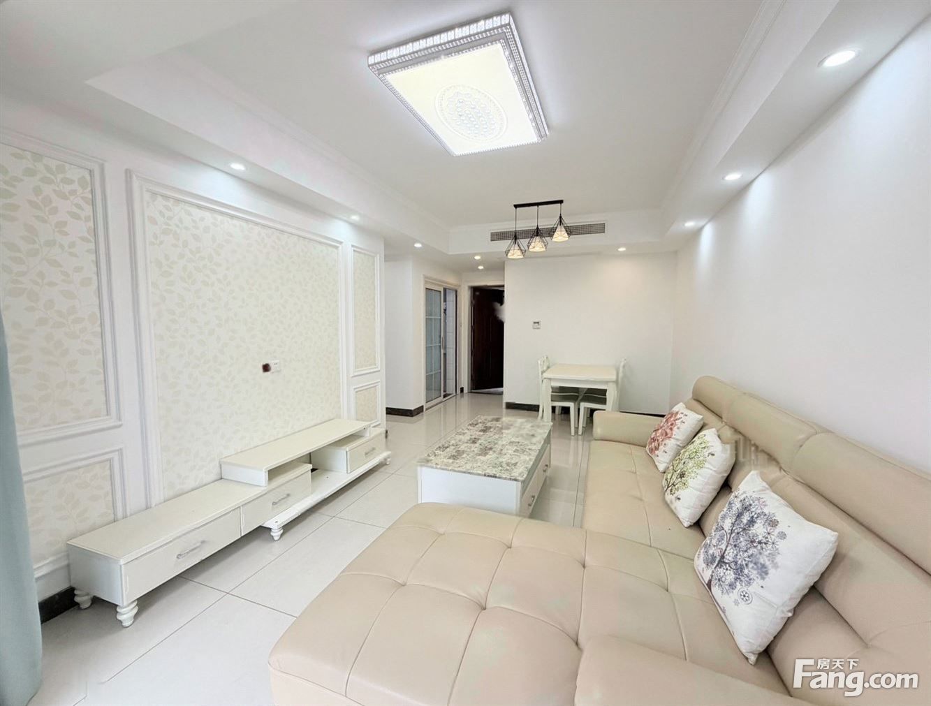 首南银泰城附近免中介押一付一 3室2厅2卫 干净清爽拎包入住