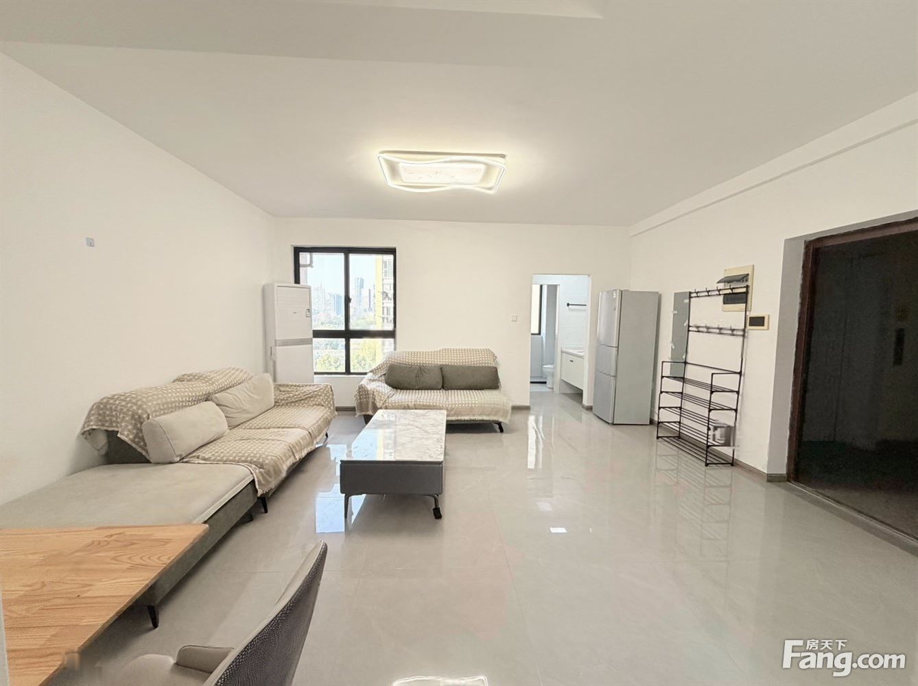 免中介押一付一银泰旁停车便利3室2厅1卫 配置齐全拎包入住